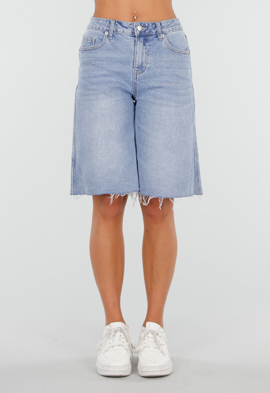 Lichtblauwe Denim Bermuda Short met Ruwe Zoom