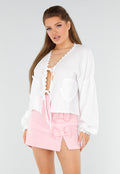 Witte Blouse met Koordsluitingen en Hartvormige Zakken