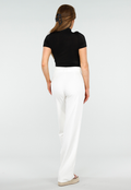 Zwarte Top met Gedrapeerde  Details en Subtiele Glans
