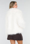 Witte Fluffy Jas met Lange Mouwen en Brede Kraag