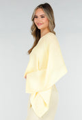 Pastel Gele One Shoulder Top met Wijde Mouwen