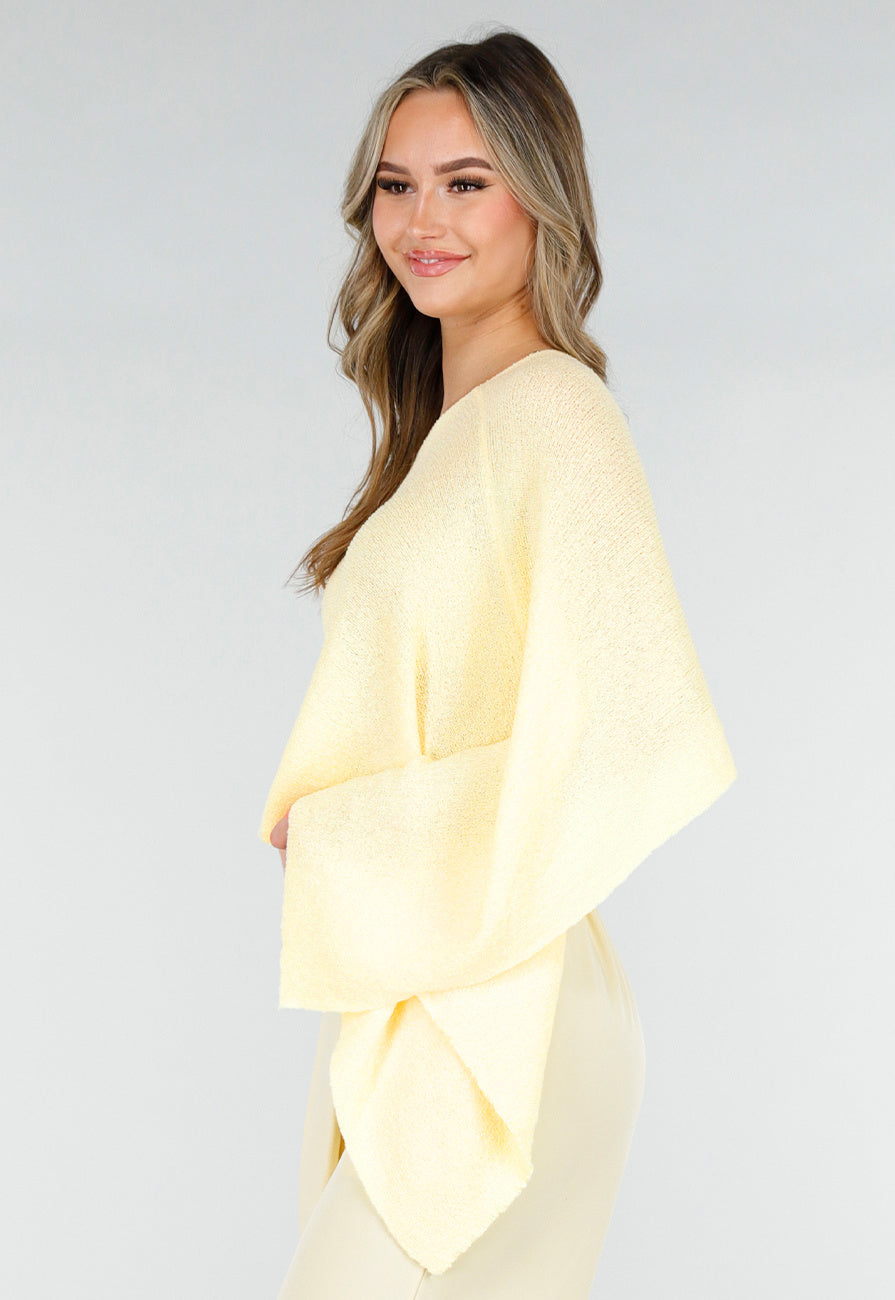Pastel Gele One Shoulder Top met Wijde Mouwen