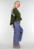 Groene Gebreide Trui met Hoge Hals en Witte Randdetails