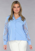Lichtblauwe Blouse met See-Through Crochet Mouwen