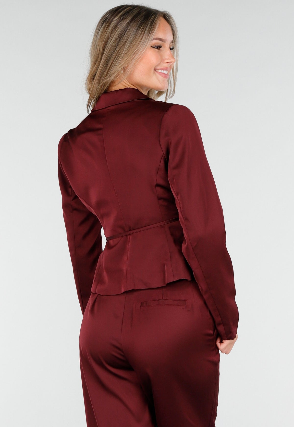 Bordeauxrode Satijnlook Wrap Blazer met Striksluiting