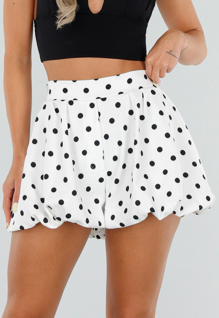 Witte Ballon Short met Zwarte Stippen en Bubble Hem