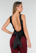 Zwarte Stretch Satijnen Top met Pads en Open Rug met Strik