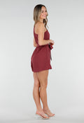 Bordeaux Playsuit met One Shoulder en Strik Tailleband