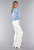Lichtblauwe Blouse met See-Through Crochet Mouwen