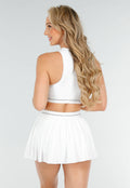 Witte Sportset met Plissé Skort en Crop Top met Gestreepte Band