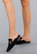 Elegante Zwarte Suède Loafers Met Gouden Horsebit Schakel En Puntneus