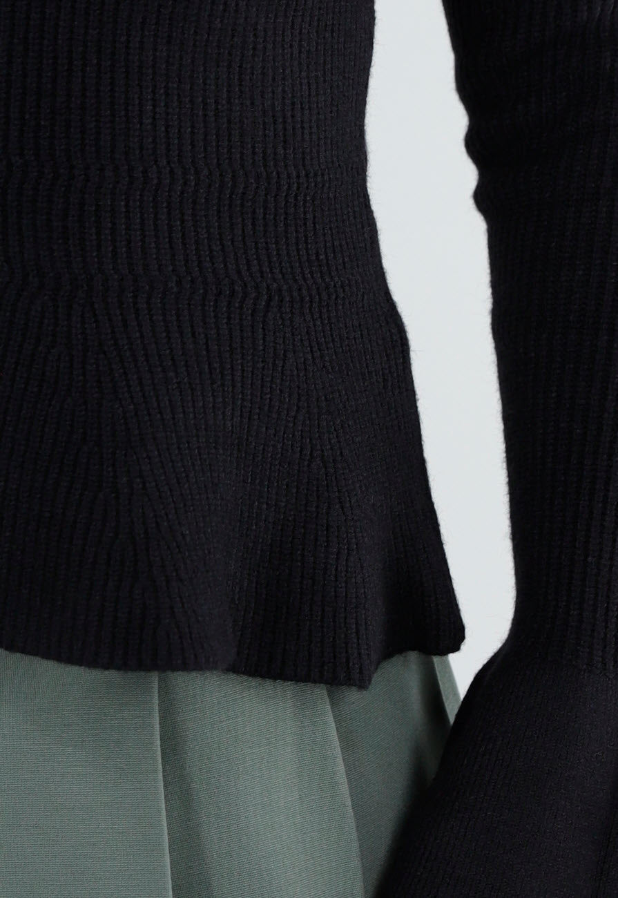 Zwarte Off Shoulder Gebreide Trui met Uitlopende Mouwen