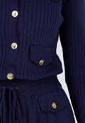 Donkerblauwe Geribde Stretch Two Piece met Goudkleurige Knopen en Plooirok