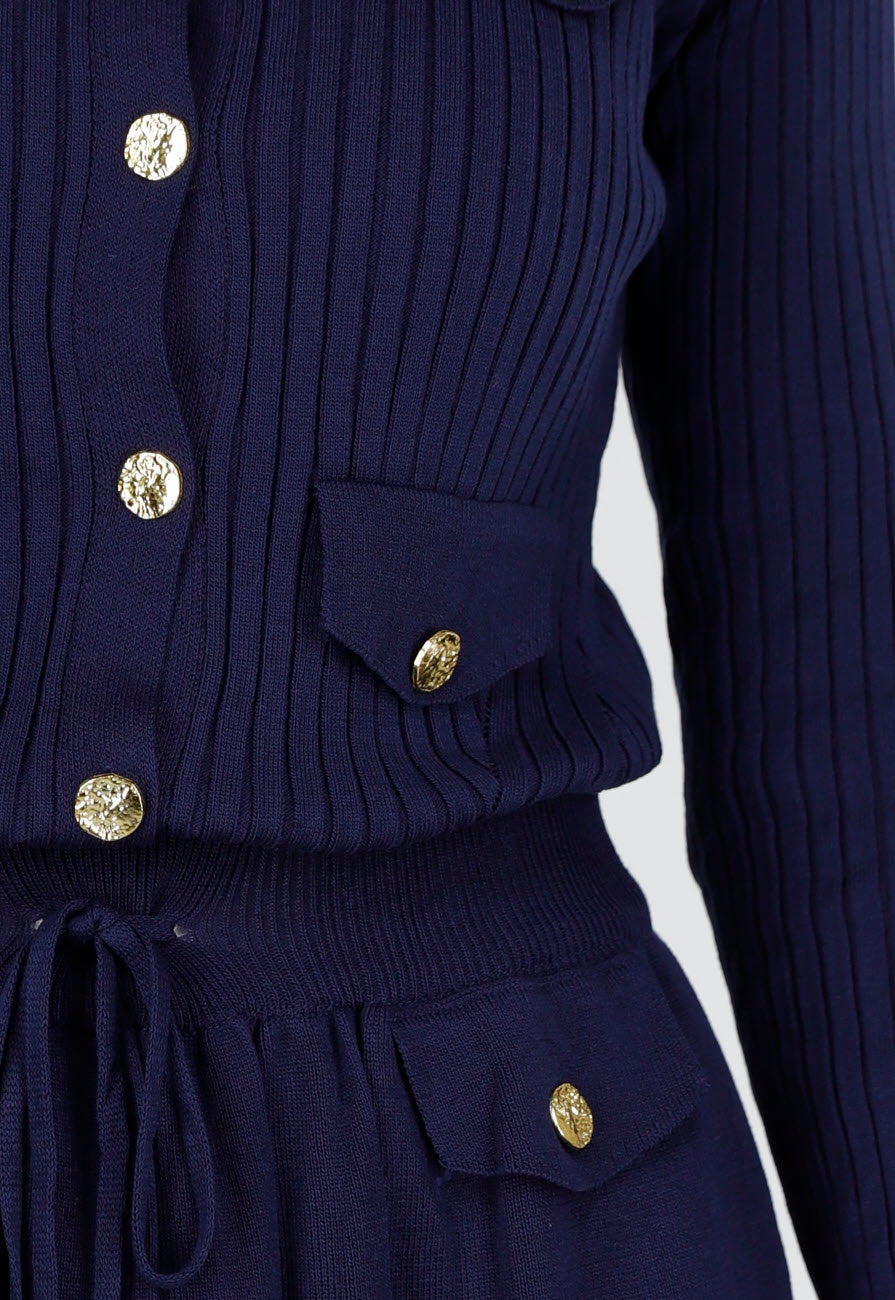 Donkerblauwe Geribde Stretch Two Piece met Goudkleurige Knopen en Plooirok
