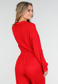 Rode Plissé Two Piece Set met Losvallende Blouse en Rechte Broek