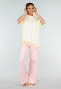 Lichtgeel T-Shirt met Roze Stippen en Kant