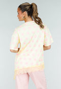 Lichtgeel T-Shirt met Roze Stippen en Kant