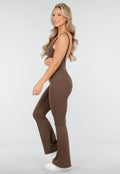 Bruine Yoga Jumpsuit Met Flared Pijpen en Lage Rug