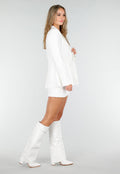 Witte Blazer met Schoudervulling en Dubbele Knoopsluiting