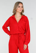Rode Plissé Two Piece Set met Losvallende Blouse en Rechte Broek