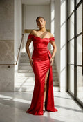 Rode Stretch Satijnen Off Shoulder Maxi Jurk met Split
