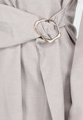 Elegante Getailleerde Grijze Blazer met Ceintuur en Goudkleurige Gesp