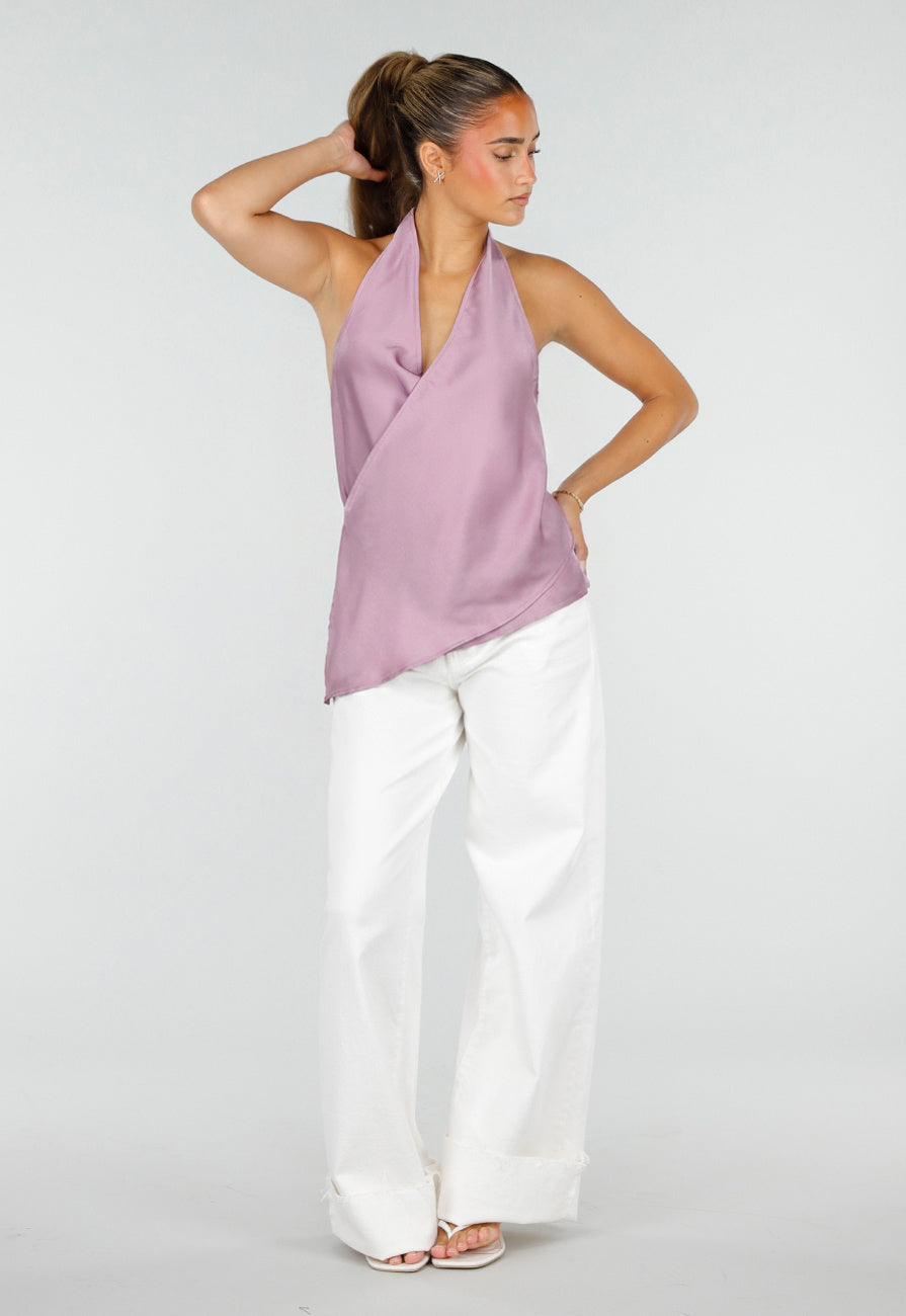 Lila Halter Wikkel Top met Open Rug en Asymmetrische Zoom