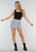 Grijze Skort met Goudkleurige Structuur Knopen