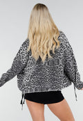 Grijze Luipaardprint Denim Jas met Klepzakken, Trekkoord en Knoopsluiting