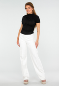 Zwarte Top met Gedrapeerde  Details en Subtiele Glans