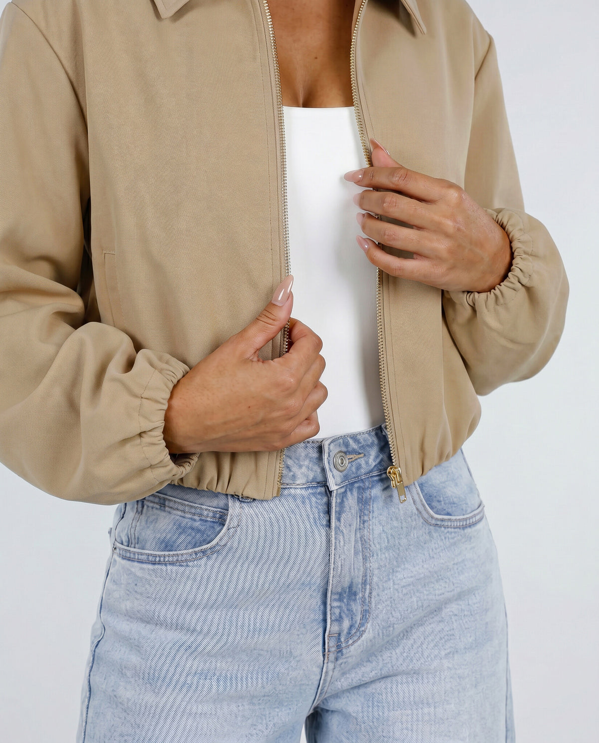 Beige Cropped Bomberjack met Ritssluiting en Ballonmouwen