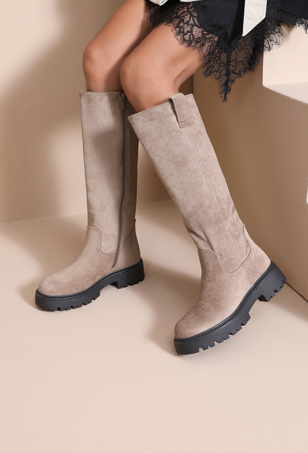 Beige Suède Laarzen met Grove Zool en Ritssluiting