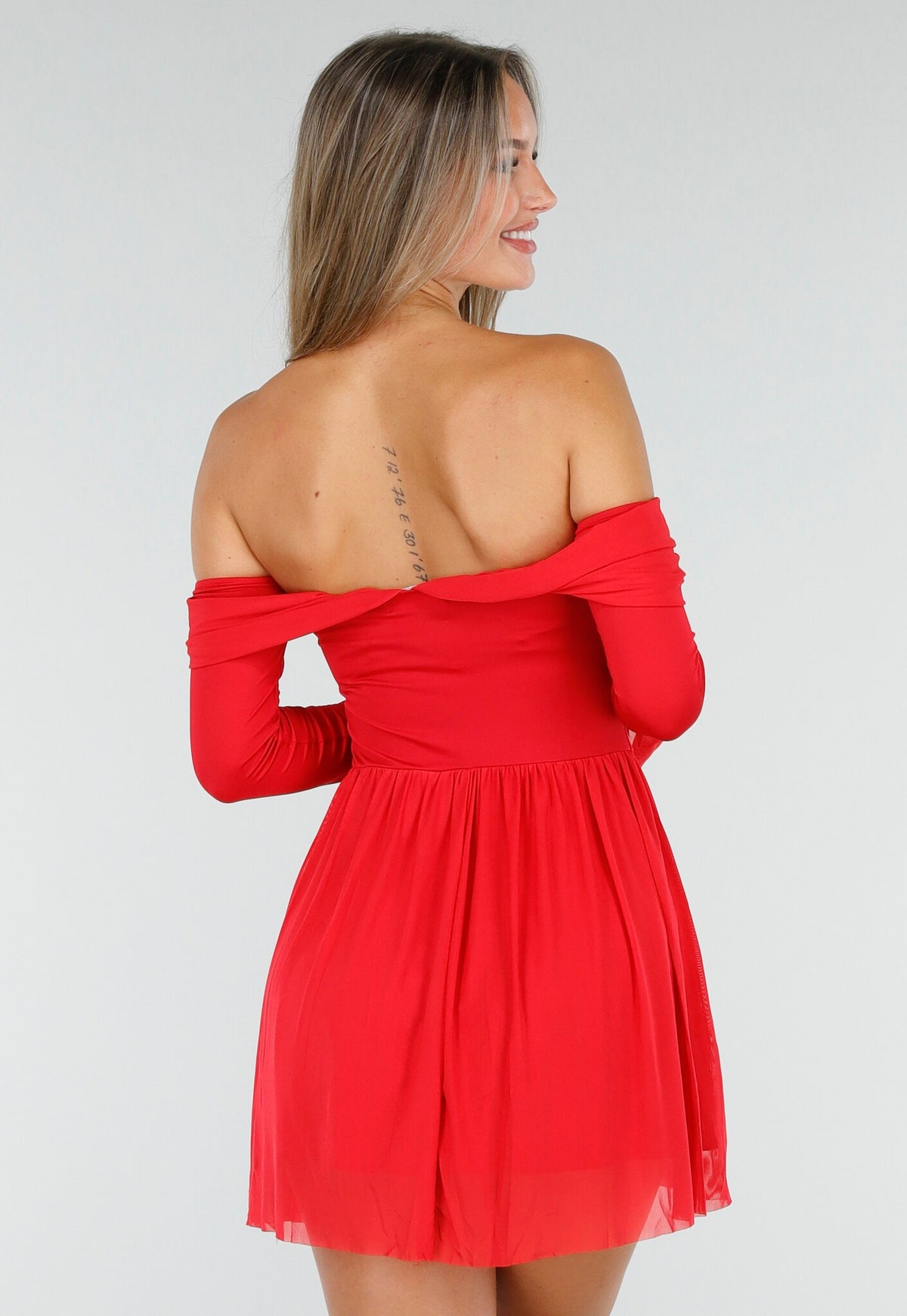Rode Off Shoulder Jurk met Strikdetail