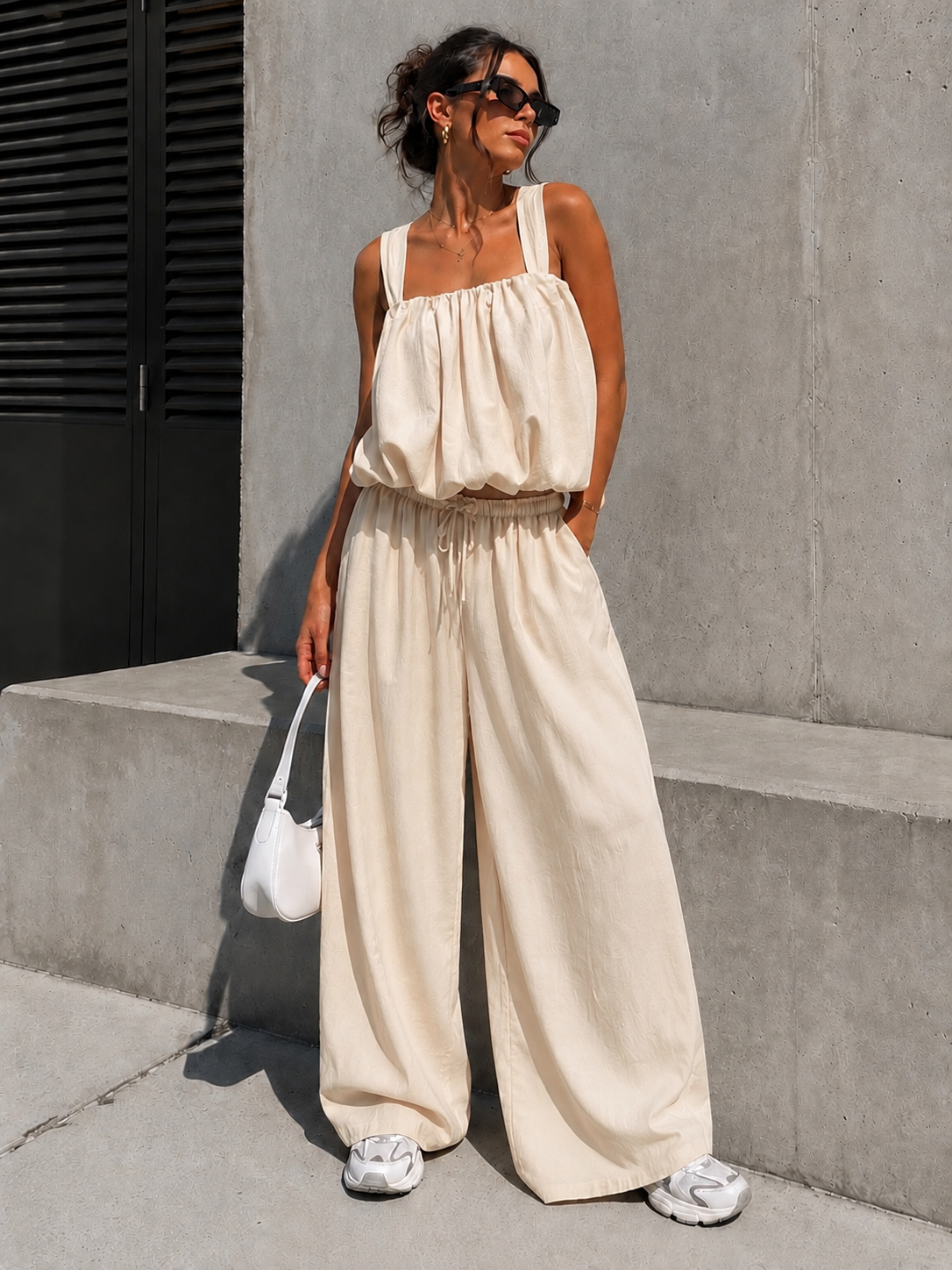 Beige Stretch Two Piece Set met Mouwloze Top en Wide Leg Broek