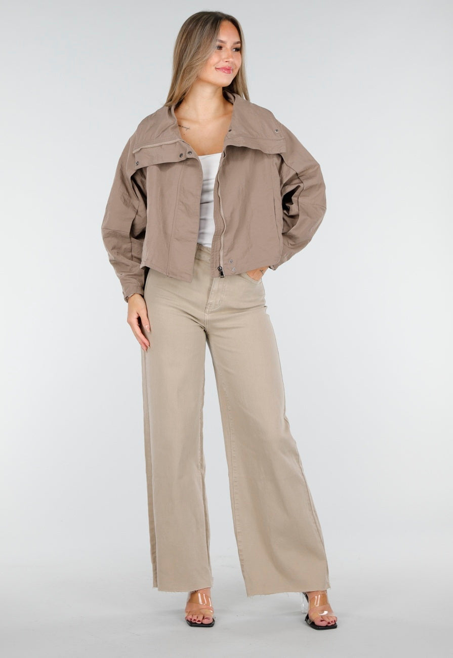 Taupekleurig Cropped Jack met Brede Overslagsluiting