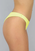 Cheeky Bikini Broekje in Felgeel Met Structuurstof