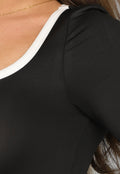 Zwarte Jurk met Witte Ruches Details en Strik