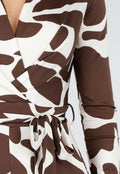 Bruin-Witte Stretch Jumpsuit met Overslag en Ceintuur