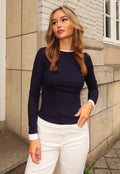 Donkerblauwe Longsleeve Top met Witte Boorden aan Hals en Mouwen