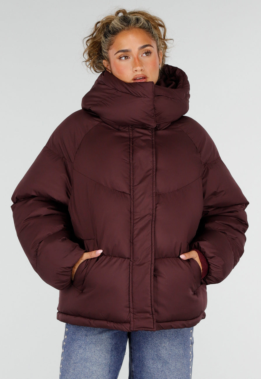 Bordeaux Korte Gewatteerde Puffer Winterjas met Capuchon
